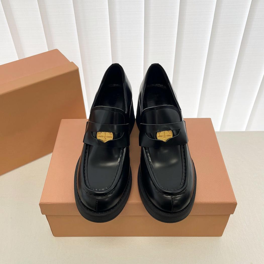 Mocassins noirs à talon carré pour femmes