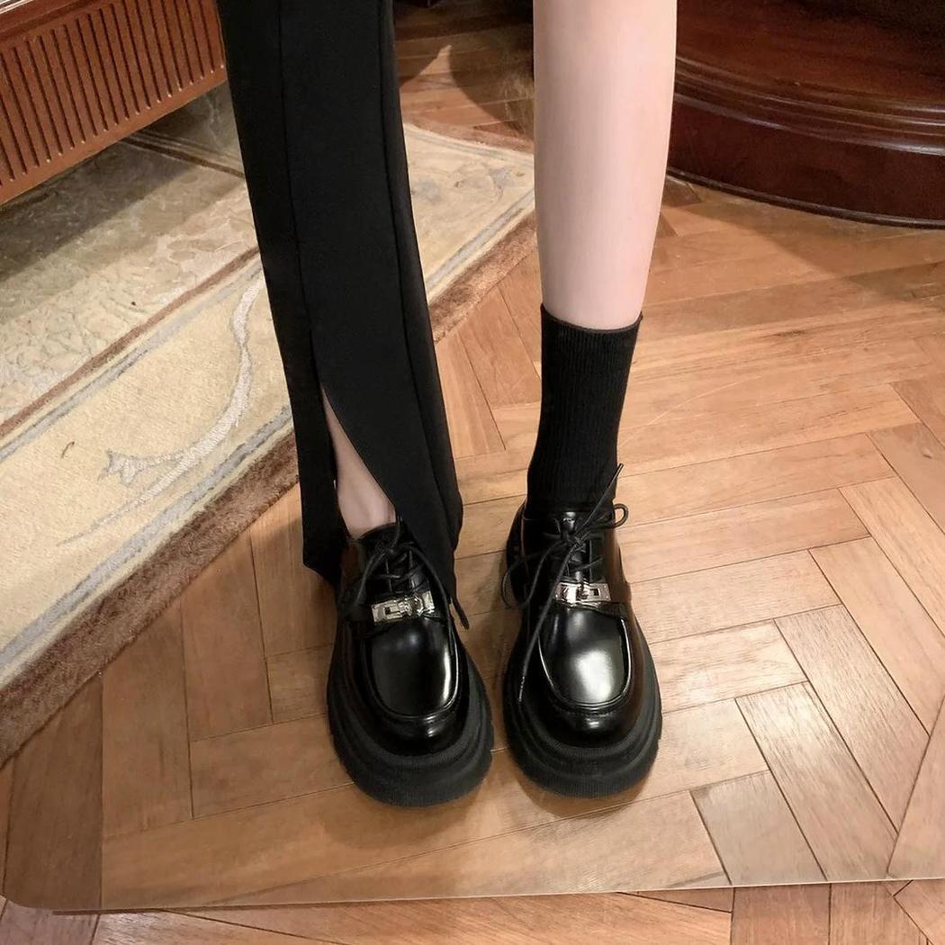 Mocassins à lacets en cuir à semelle épaisse noir pour femmes