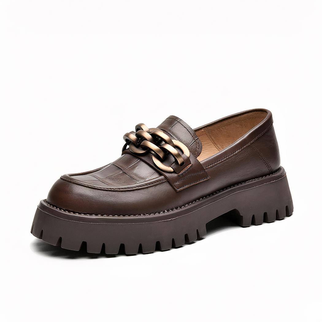 Mocassins en cuir avec une chaîne en métal pour femme