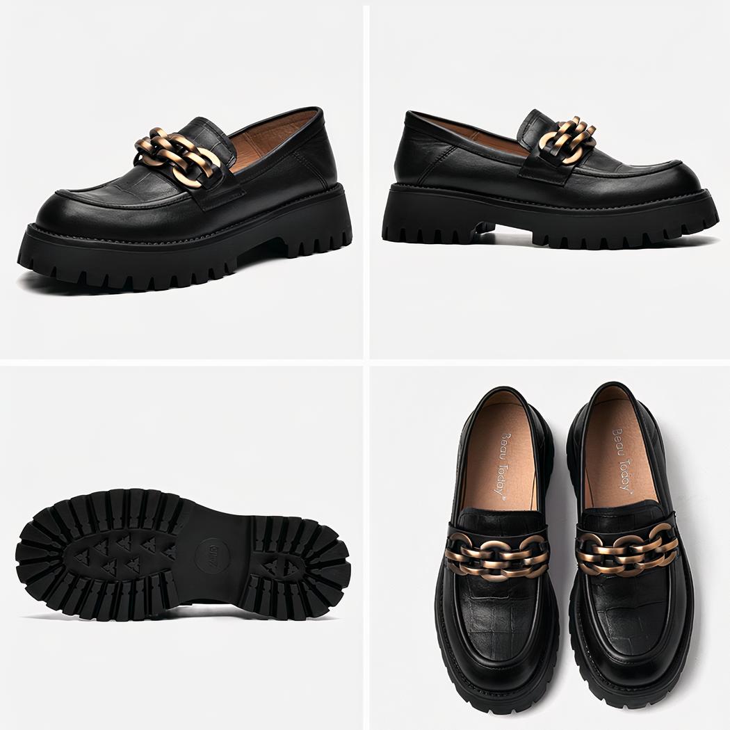 Mocassins en cuir avec une chaîne en métal pour femme