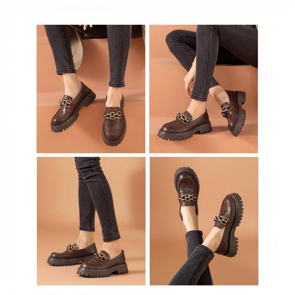 Mocassins en cuir avec une chaîne en métal pour femme