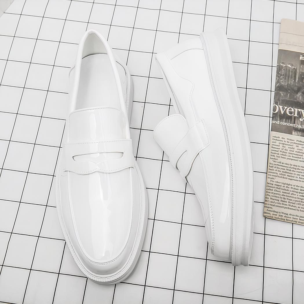Mocassins en cuir synthétique style formel en blanc pour hommes
