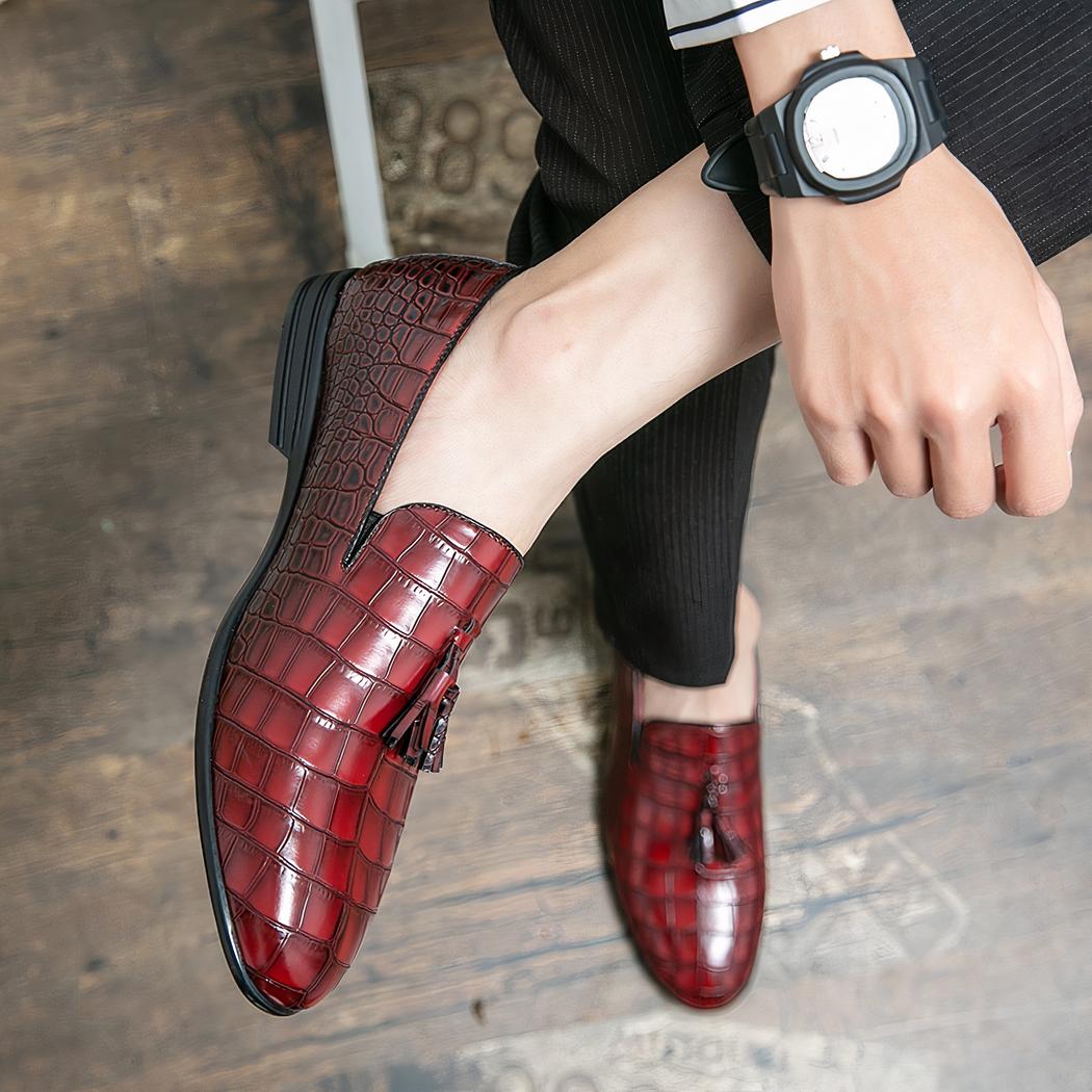 Mocassins en cuir vernis rouge grain crocodile