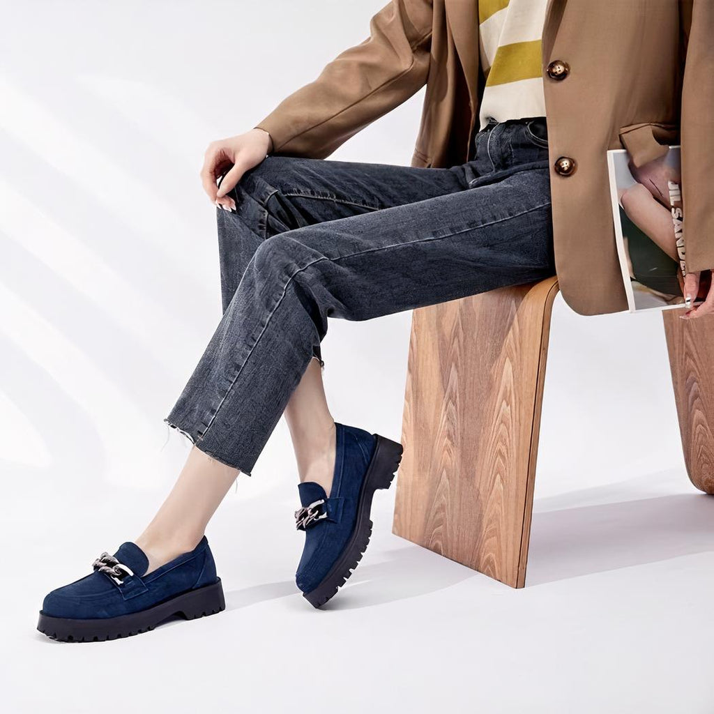 Mocassins en daim à boucle dorée et semelle épaisse