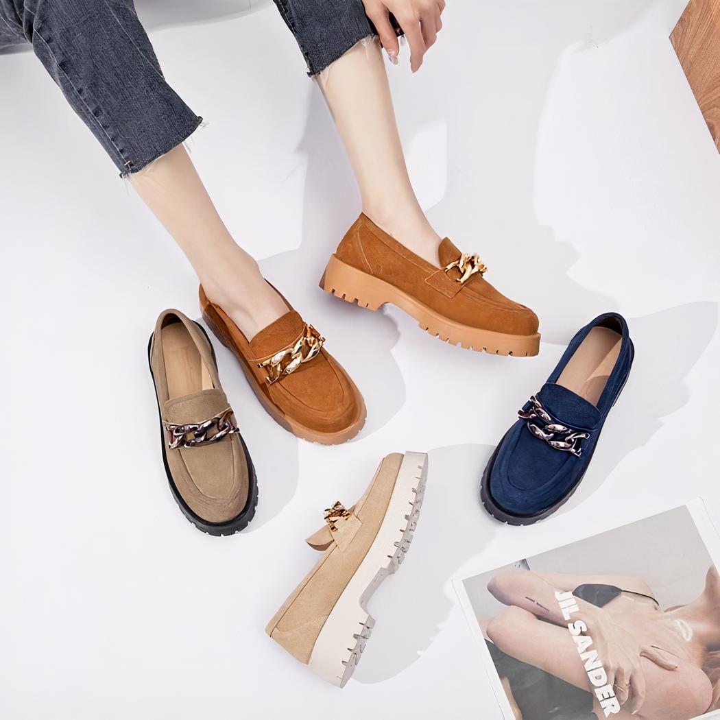 Mocassins en daim à boucle dorée et semelle épaisse