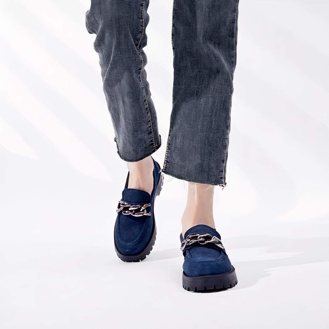 Mocassins en daim à boucle dorée et semelle épaisse