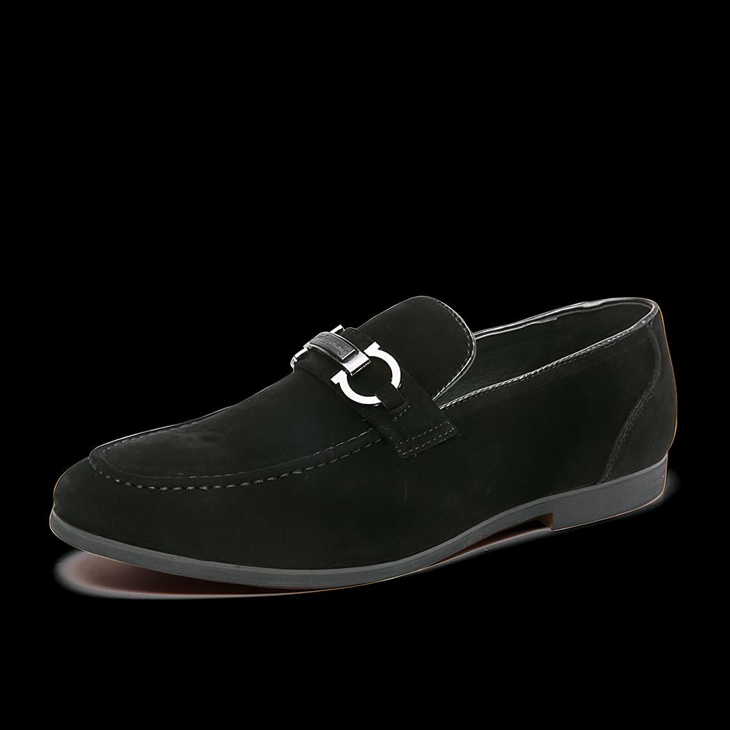 Mocassins en daim avec une chaîne décorative pour hommes