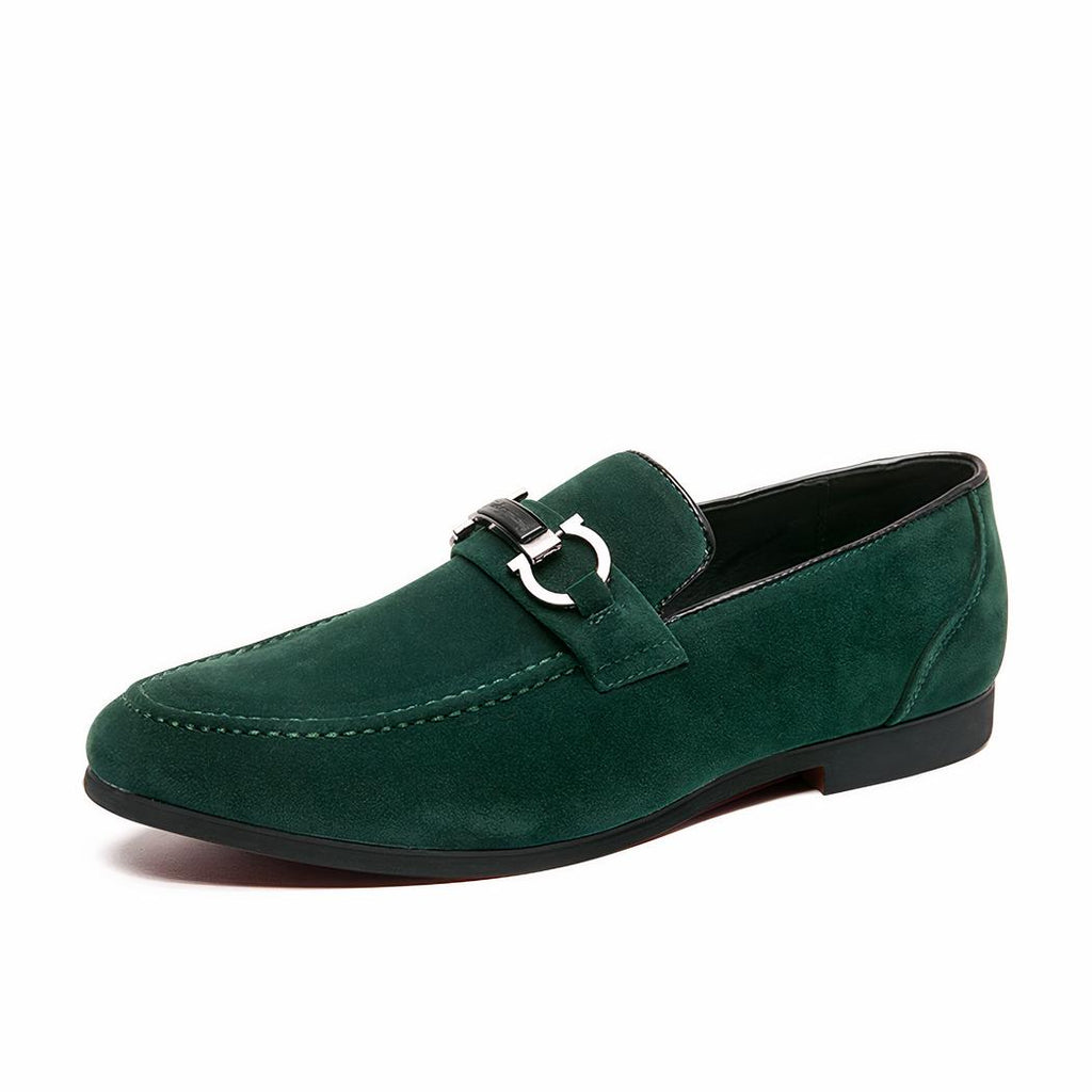 Mocassins en daim avec une chaîne décorative pour hommes