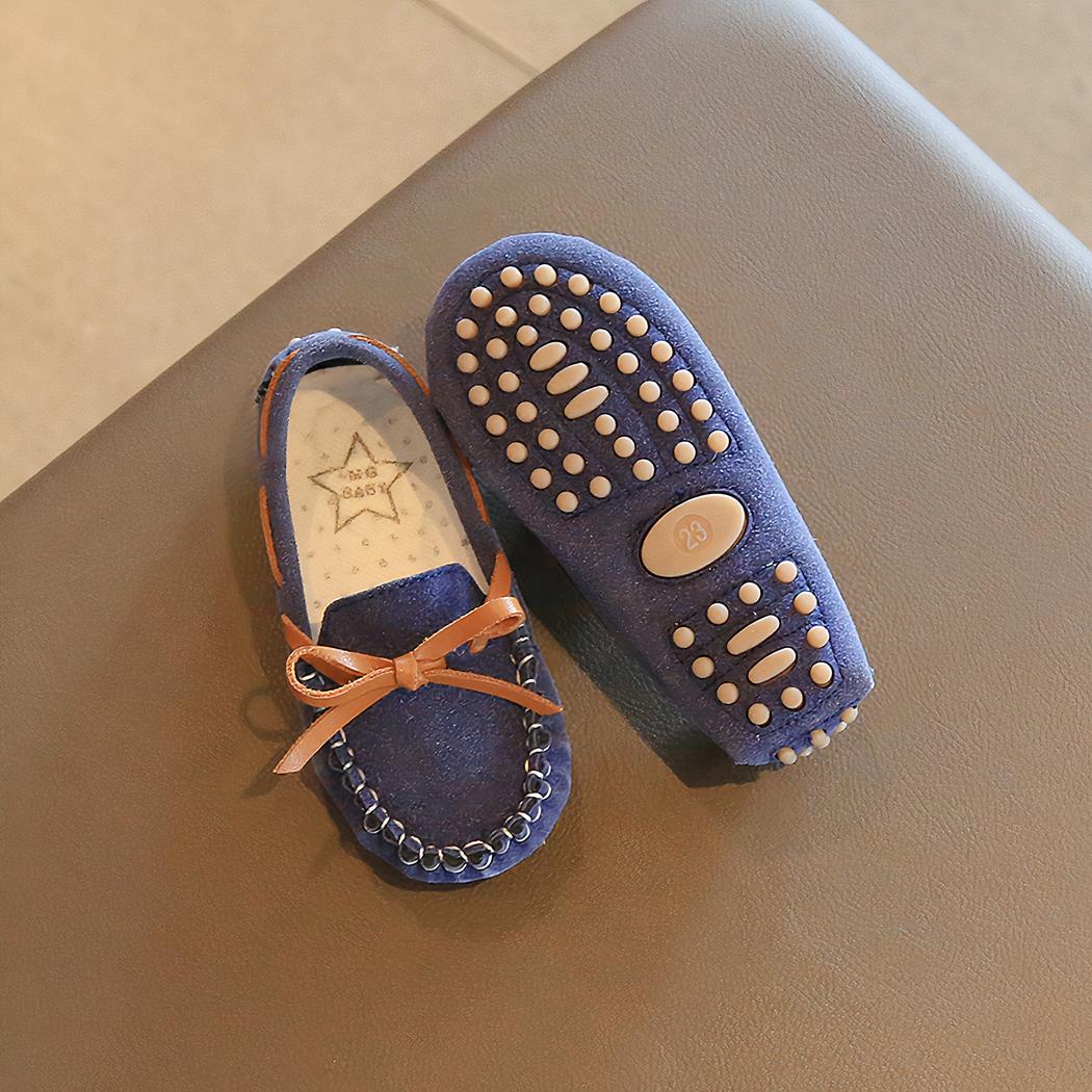 Mocassins en daim avec un nœud marron pour garçons