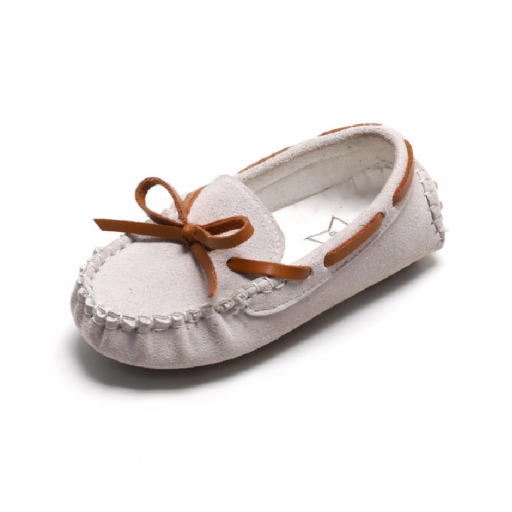 Mocassins en daim avec un nœud marron pour garçons