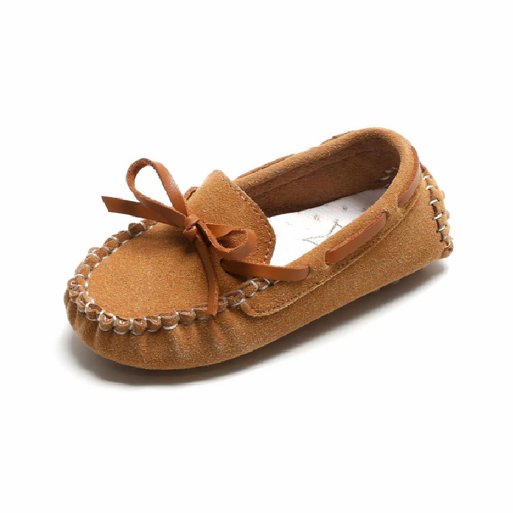 Mocassins en daim avec un nœud marron pour garçons