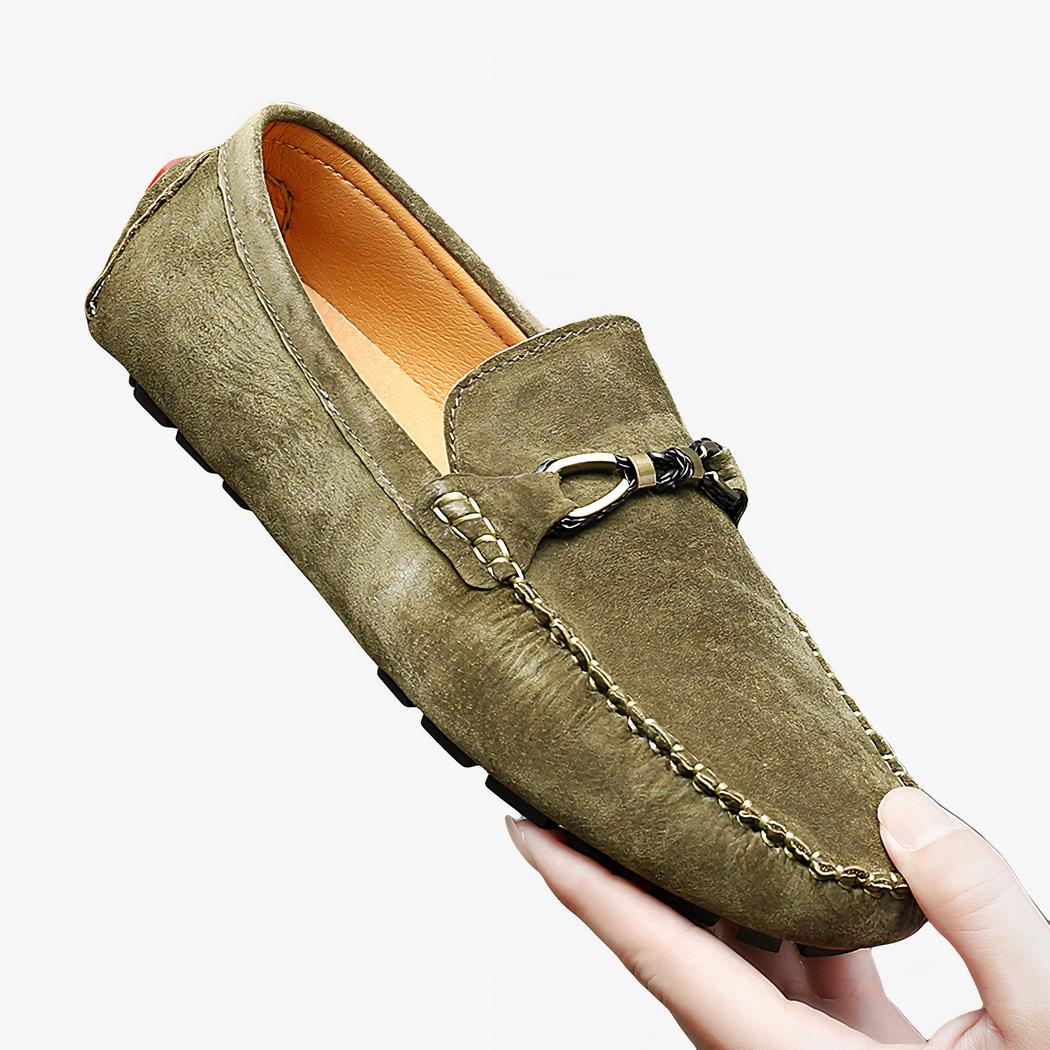 Mocassins en daim synthétique à enfiler décontractées pour hommes vert avec un fond gris