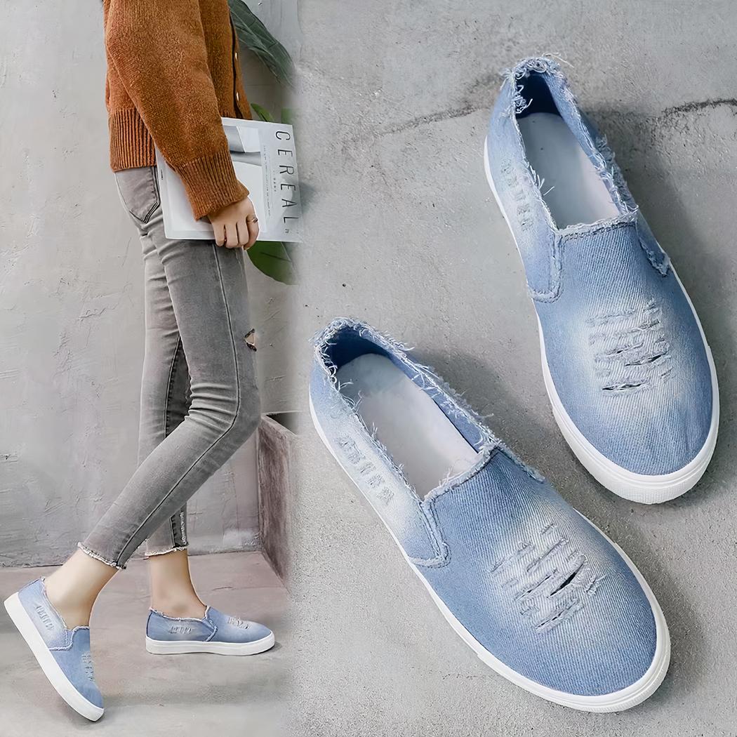 Mocassins en jean clair délavé et déchiré pour femme