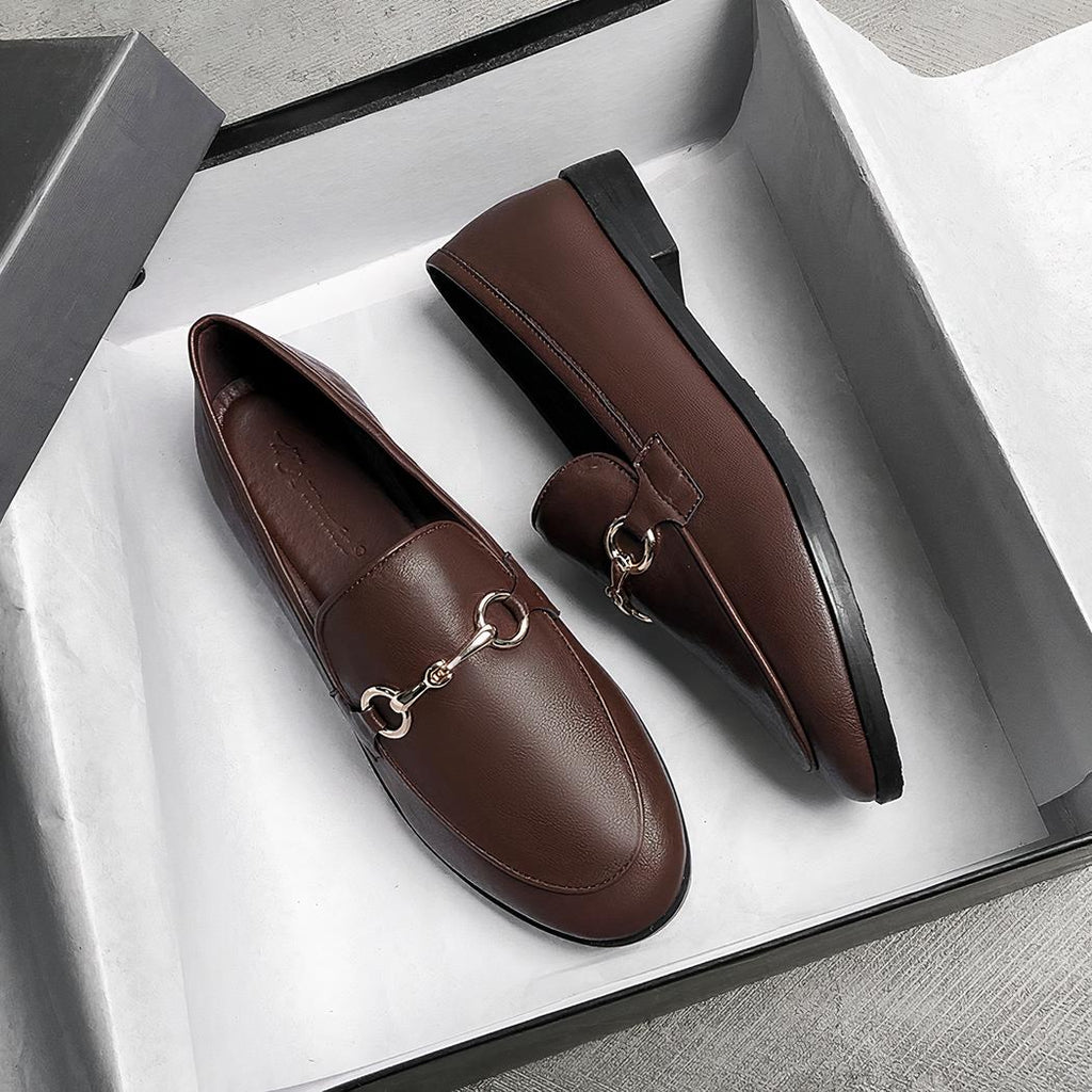 Mocassins en cuir avec des détails dorés pour femmes