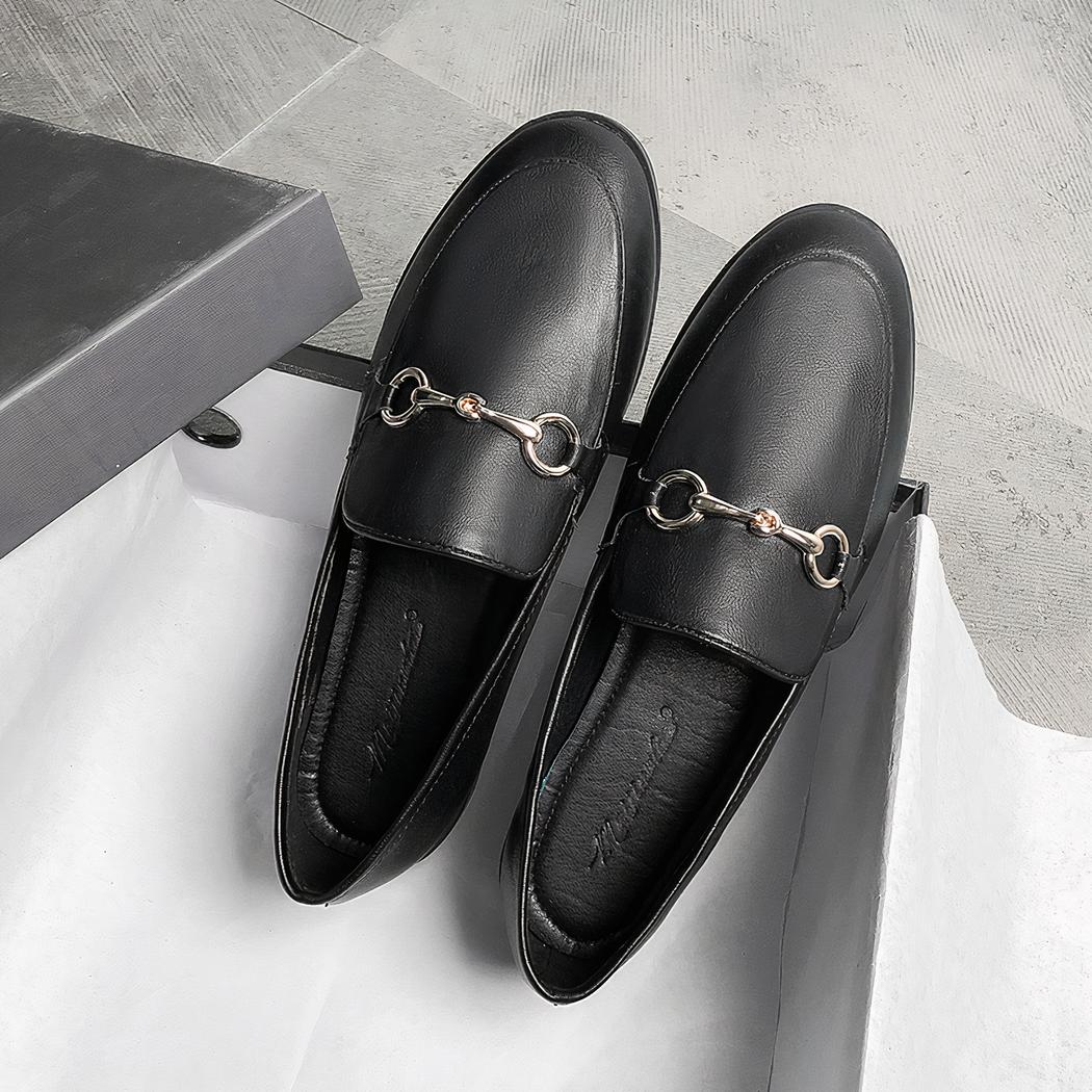 Mocassins en cuir avec des détails dorés pour femmes