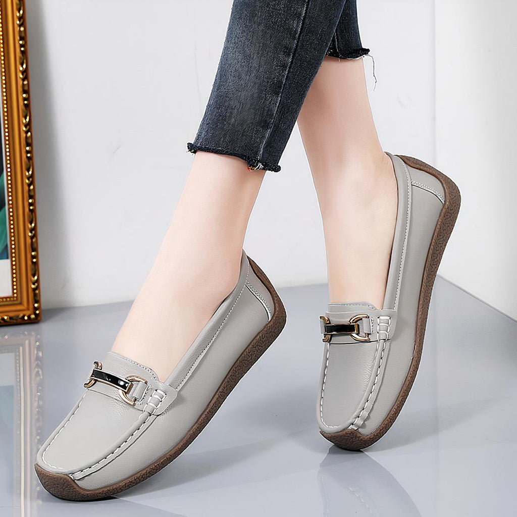 Mocassins en cuir rehaussés de détails dorés pour femmes