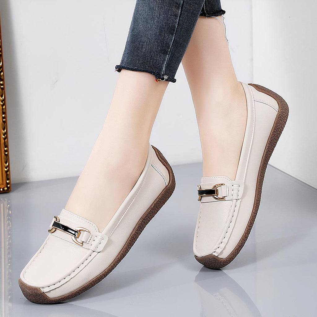 Mocassins en cuir rehaussés de détails dorés pour femmes