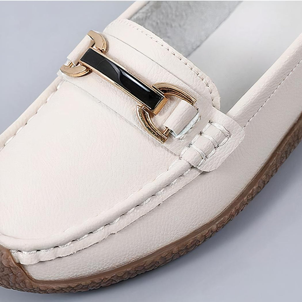 Mocassins en cuir rehaussés de détails dorés pour femmes