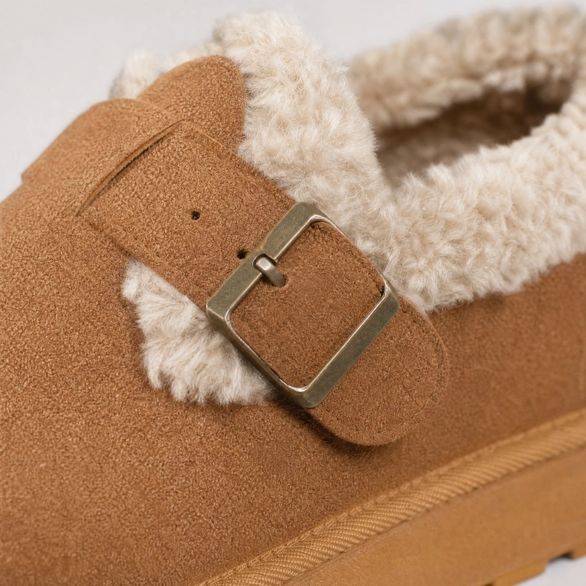 Mocassins fourrés femme à boucle avec semelle épaisse - Détail matière