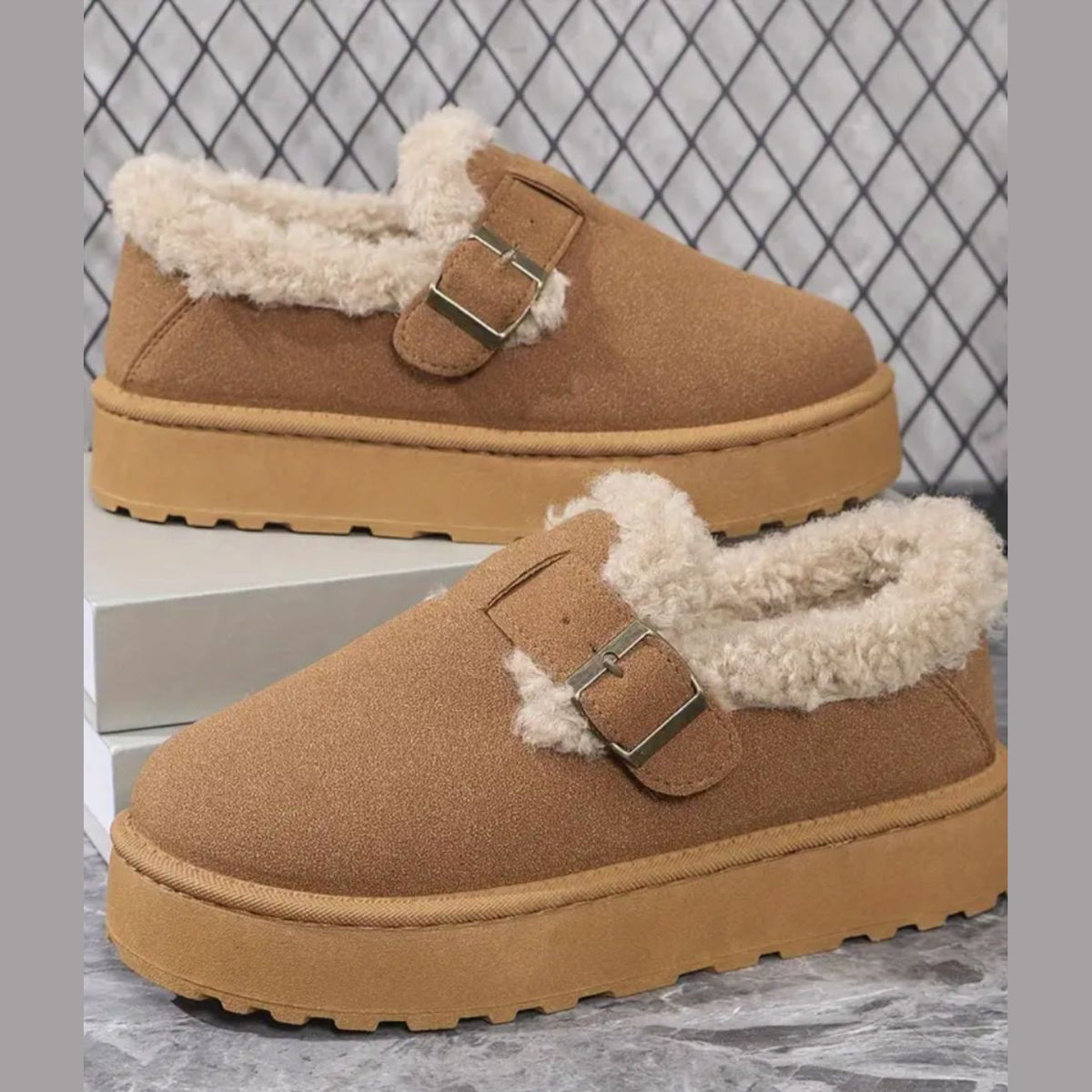 Mocassins fourrés femme à boucle avec semelle épaisse