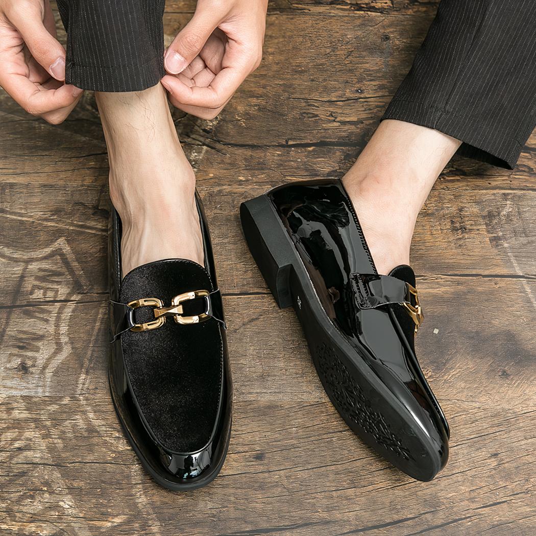 Mocassins habillés vernis noir et velours à mors dorés