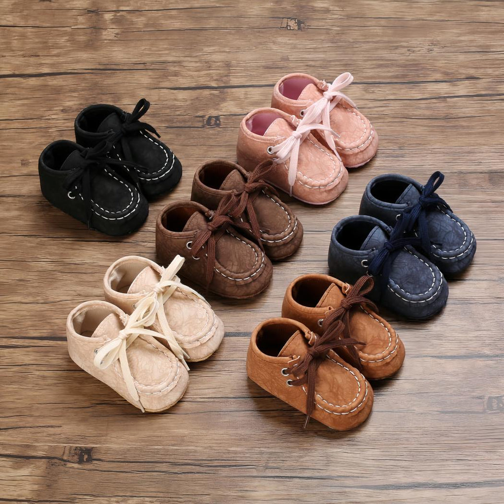 Mocassins montants à lacets en matière effet craquelé pour bébé garçon
