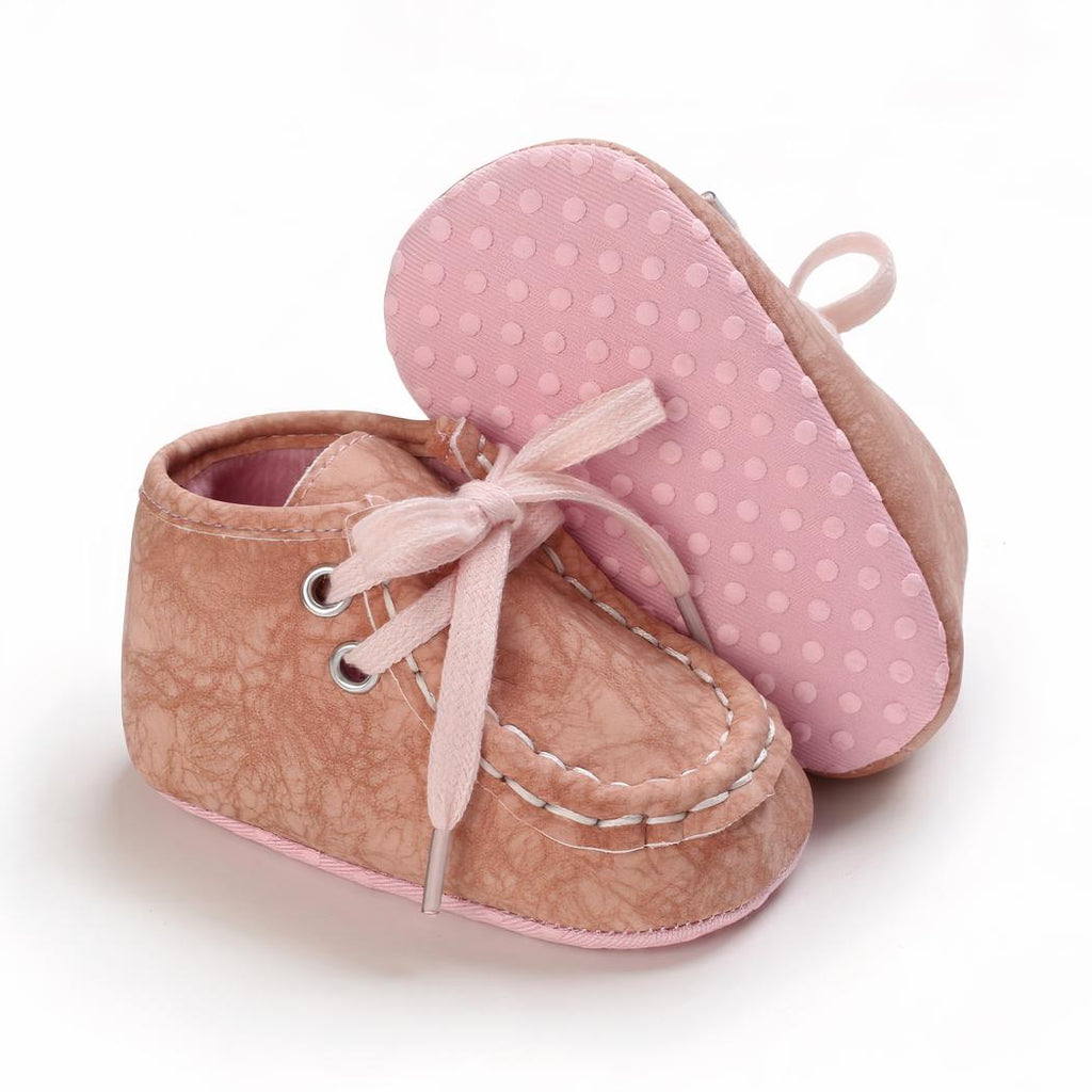 Mocassins montants à lacets en matière effet craquelé pour bébé garçon