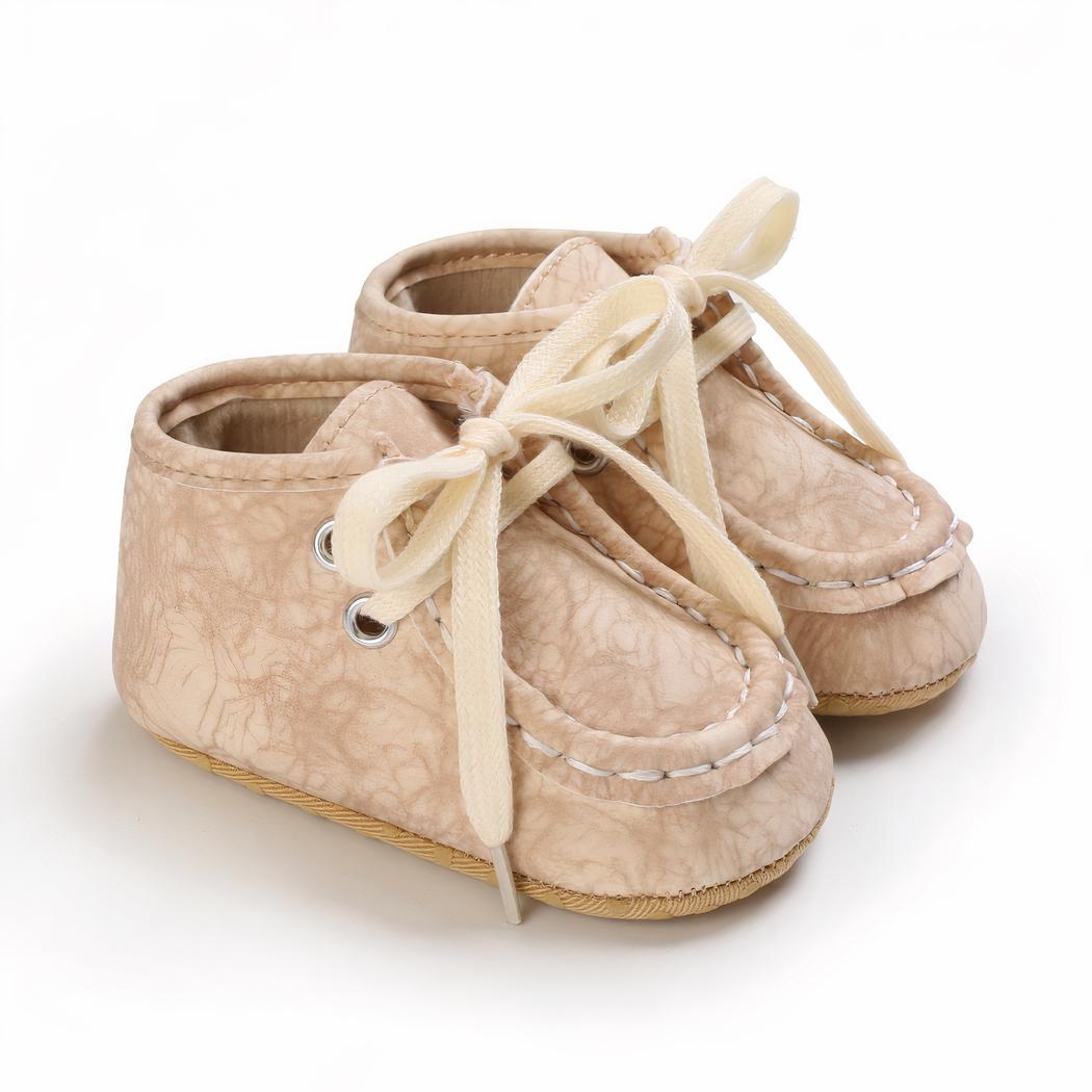 Mocassins montants à lacets en matière effet craquelé pour bébé garçon