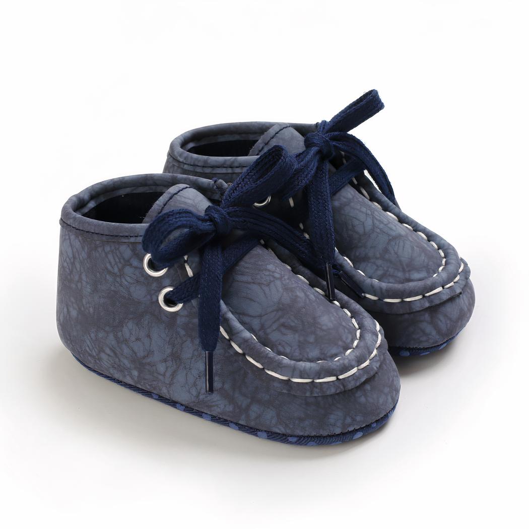 Mocassins montants à lacets en matière effet craquelé pour bébé garçon