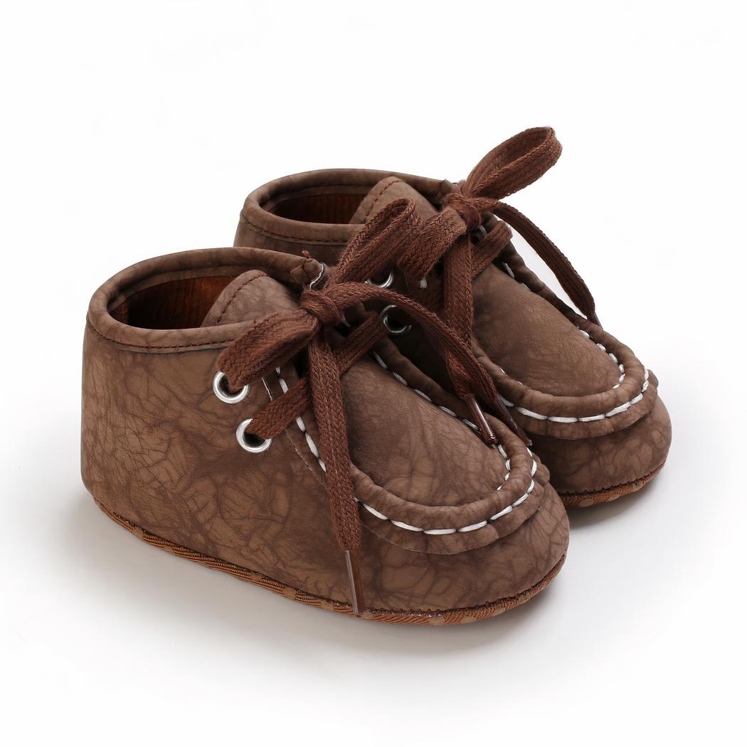 Mocassins montants à lacets en matière effet craquelé pour bébé garçon