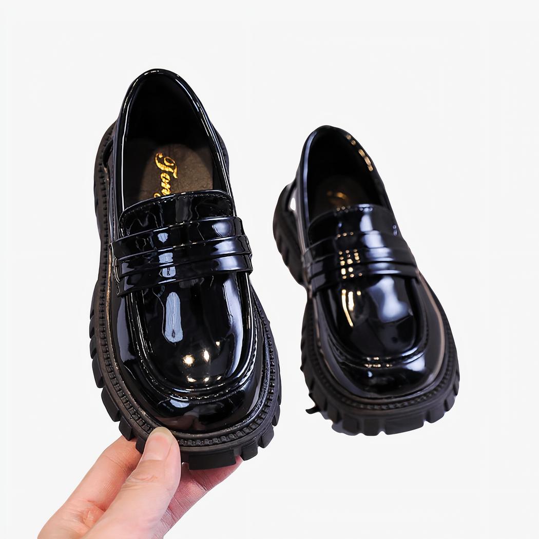Mocassins noirs brillant de printemps pour garçons