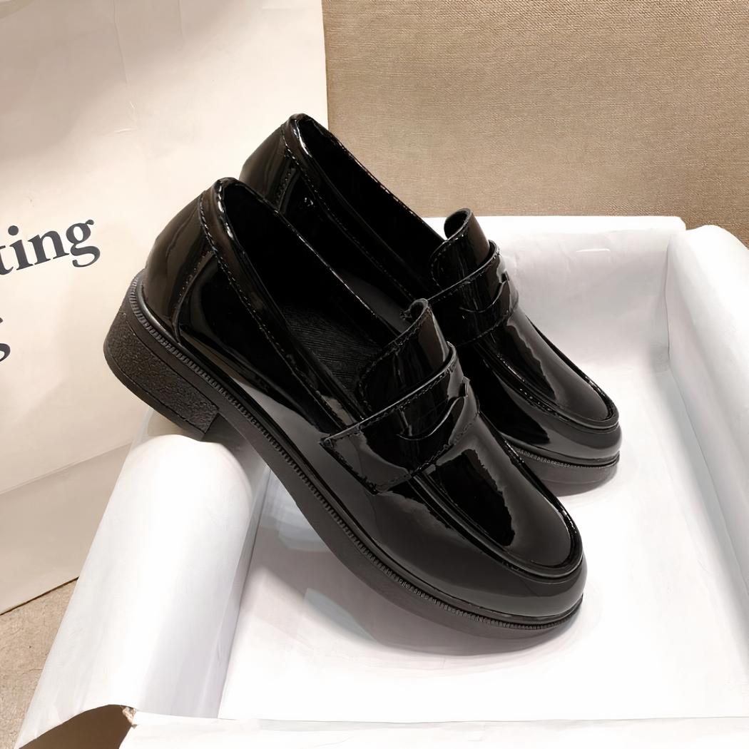 Mocassins noirs en cuir verni à talons pour femmes