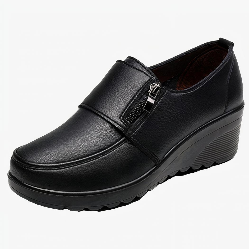 Mocassins orthopédiques imperméables pour femme, offrant un excellent confort, un soutien optimal et une protection contre l'humidité grâce à leur matière résistante à l'eau.
