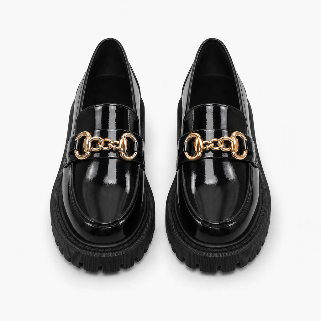 Mocassins plateforme noirs à chaînette dorée pour femme - Fond neutre