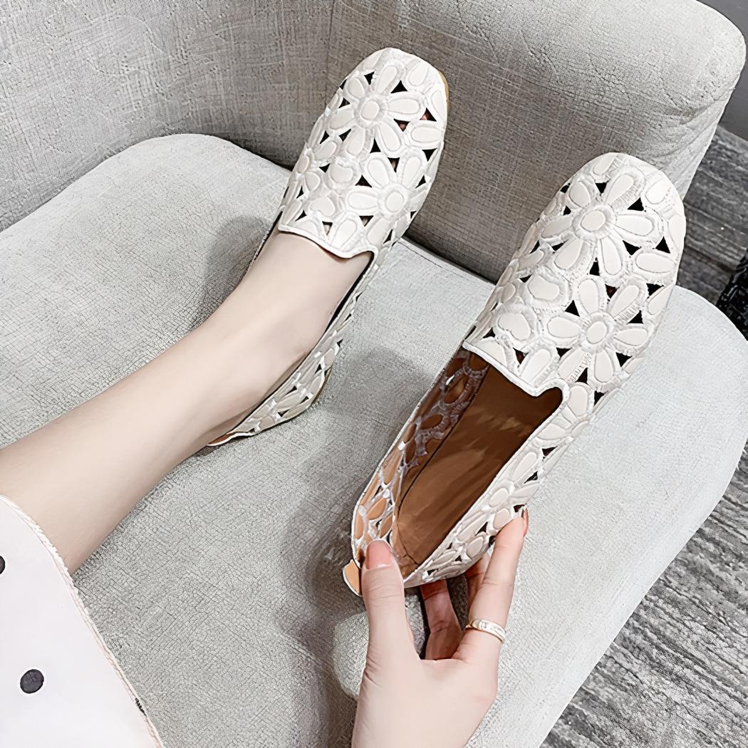 Mocassins plats souples et ajourés avec motifs fleurs