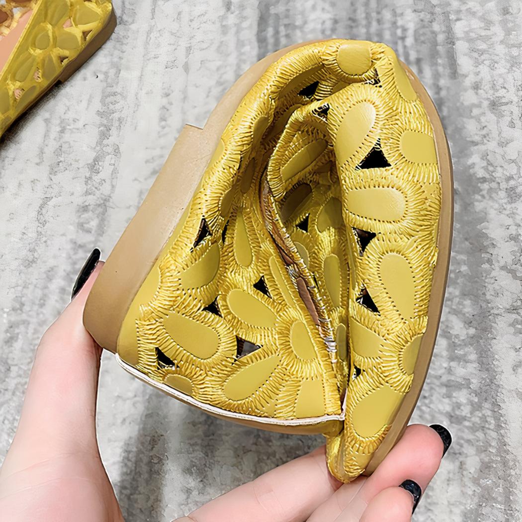 Mocassins plats souples et ajourés avec motifs fleurs