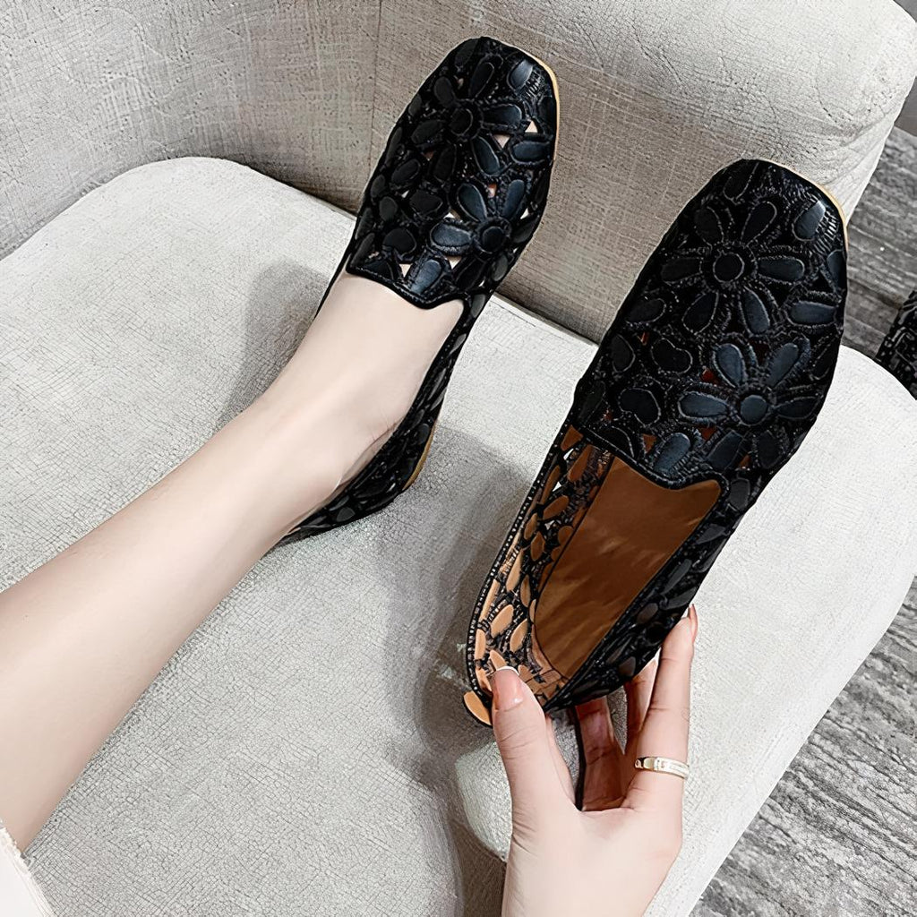 Mocassins plats souples et ajourés avec motifs fleurs