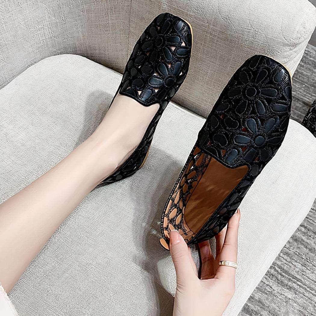 Mocassins plats souples et ajourés avec motifs fleurs