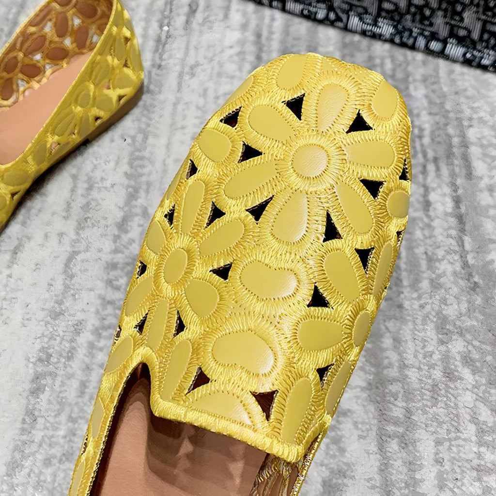 Mocassins plats souples et ajourés avec motifs fleurs