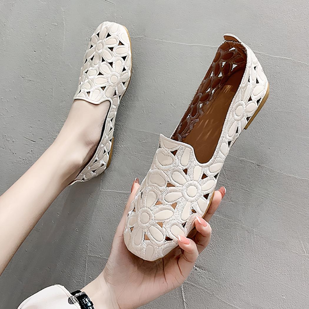 Mocassins plats souples et ajourés avec motifs fleurs