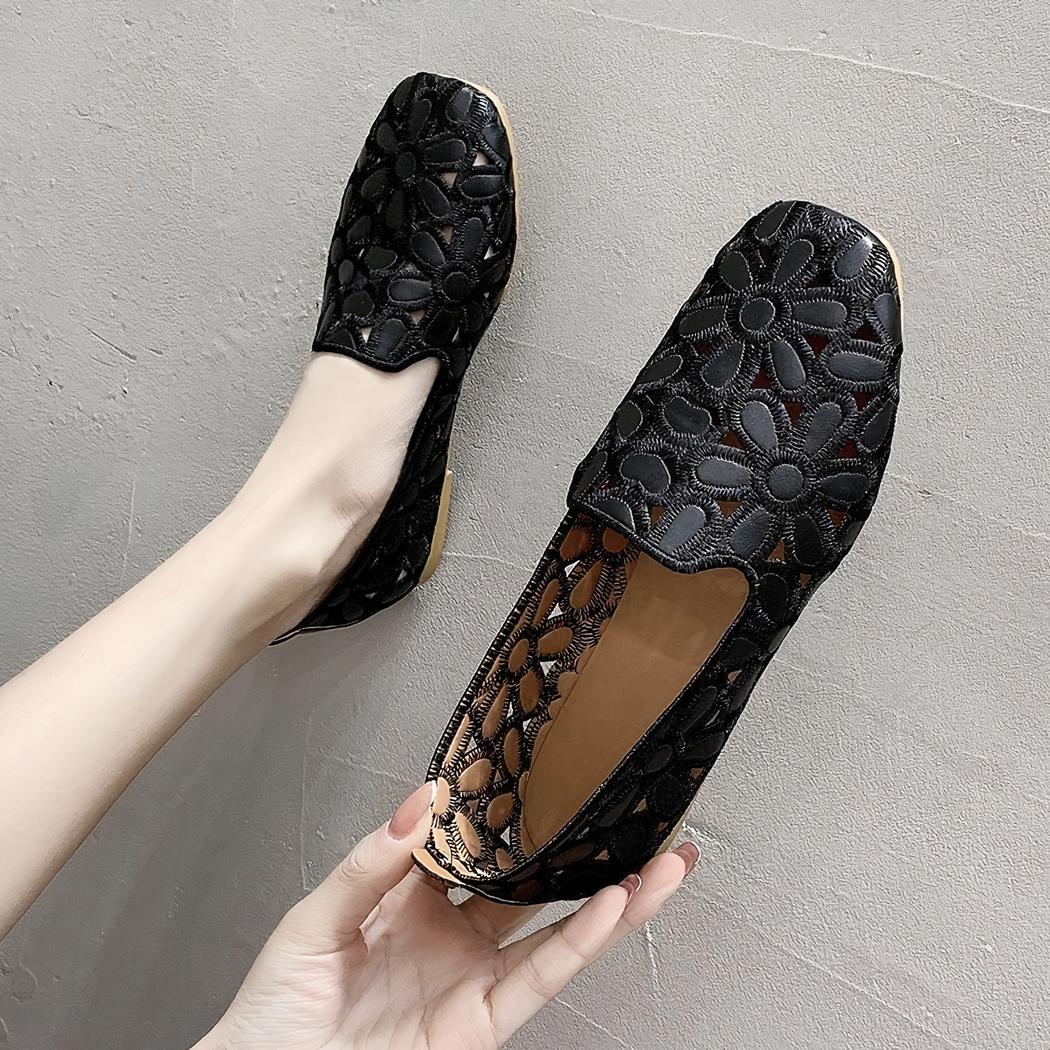 Mocassins plats souples et ajourés avec motifs fleurs