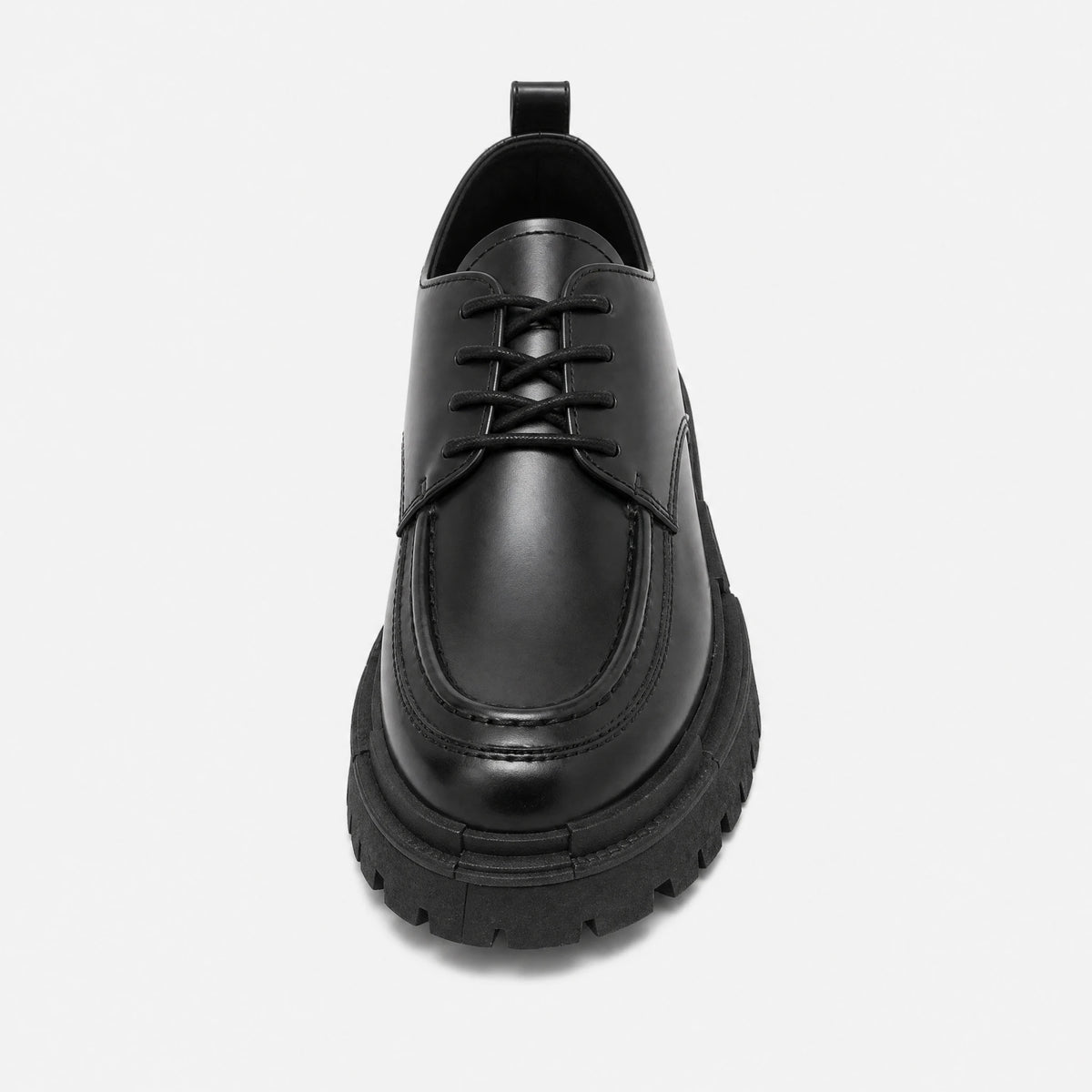 Mocassins semelle épaisse homme noirs à lacets style derby - Fond neutre