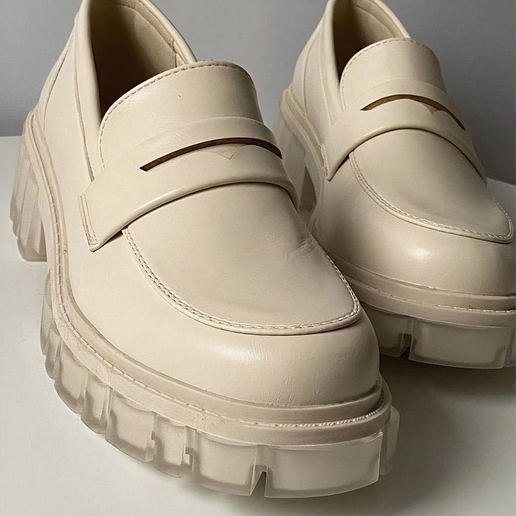 Mocassins simples à talons et semelle épaisse