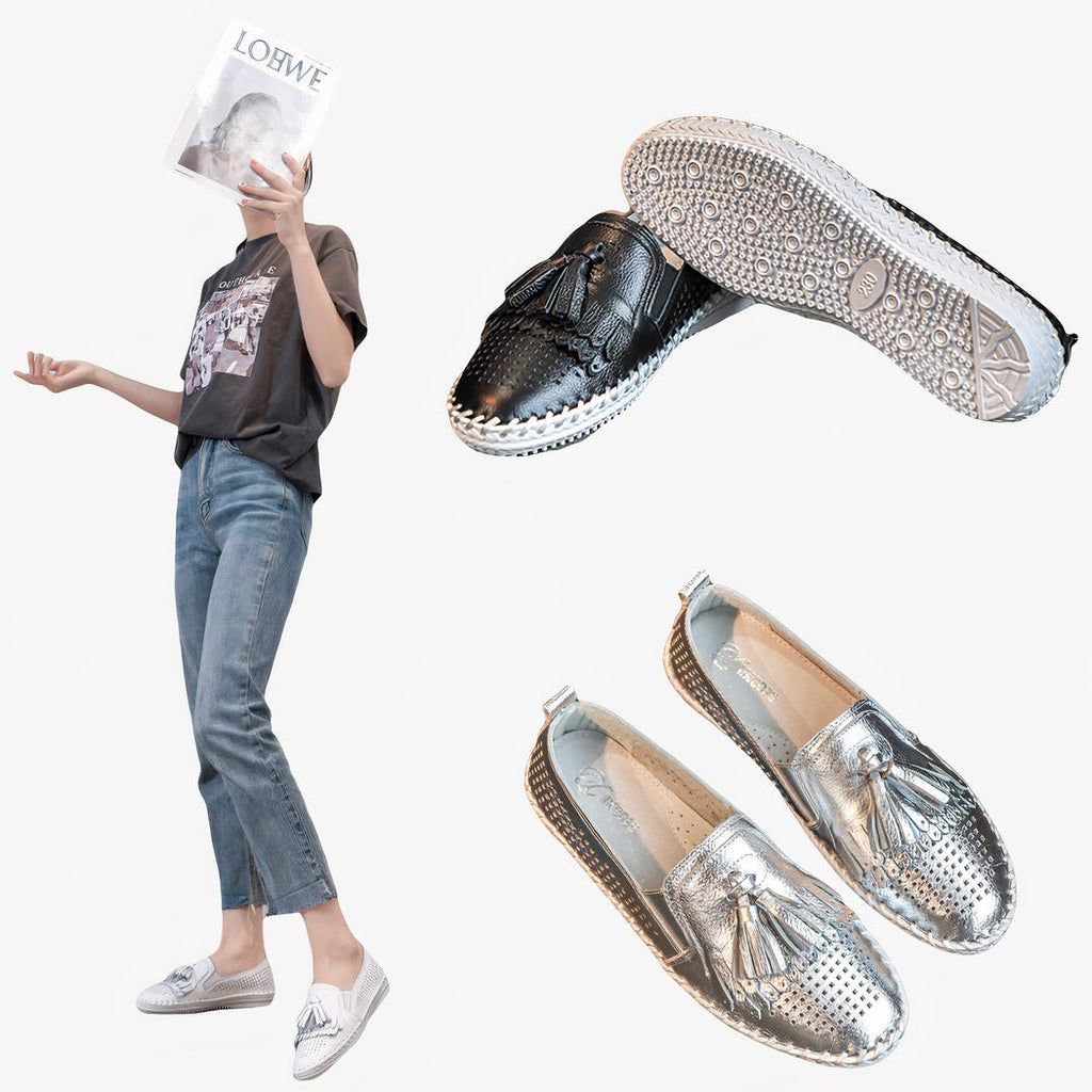 3 images : une femme debout à gauche portant un jean et un t shirt, seconde image : mocassins argentés posés sur un canapé gris, troisième image : mocassins noirs posés sur un canapé