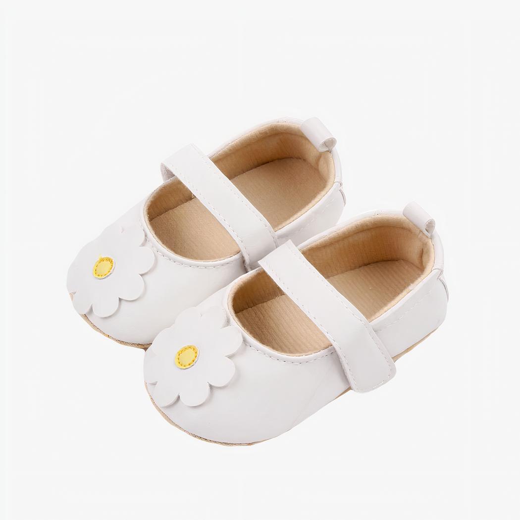 Mocassins blancs pour bébé fille avec motif fleur sur le dessus
