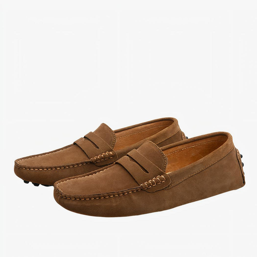 Mocassins souples en daim pour hommes, de couleur marron, avec couture apparente et semelle antidérapante.