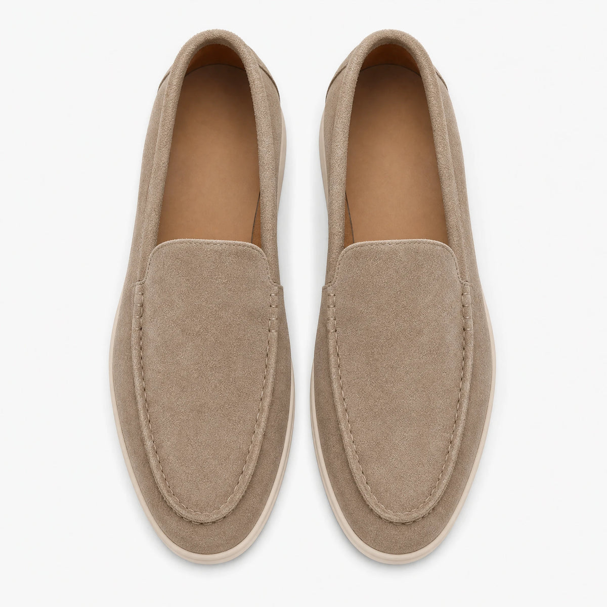 Mocassins souples homme en daim taupe à semelle claire - Fond neutre