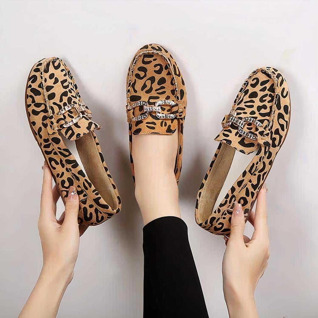 Mocassins souples imprimé léopard avec anneaux en strass