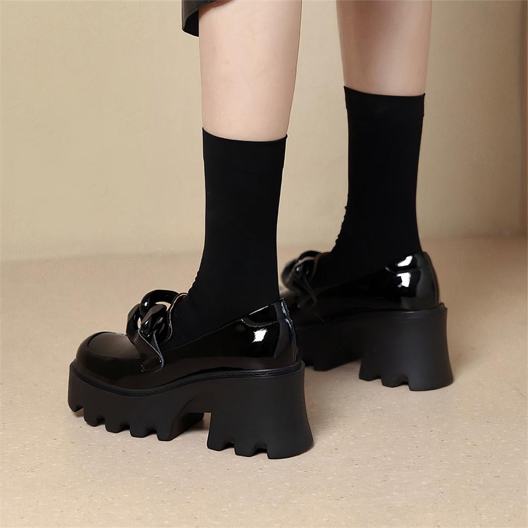 Mocassins vernis à semelle épaisse et grosse boucle