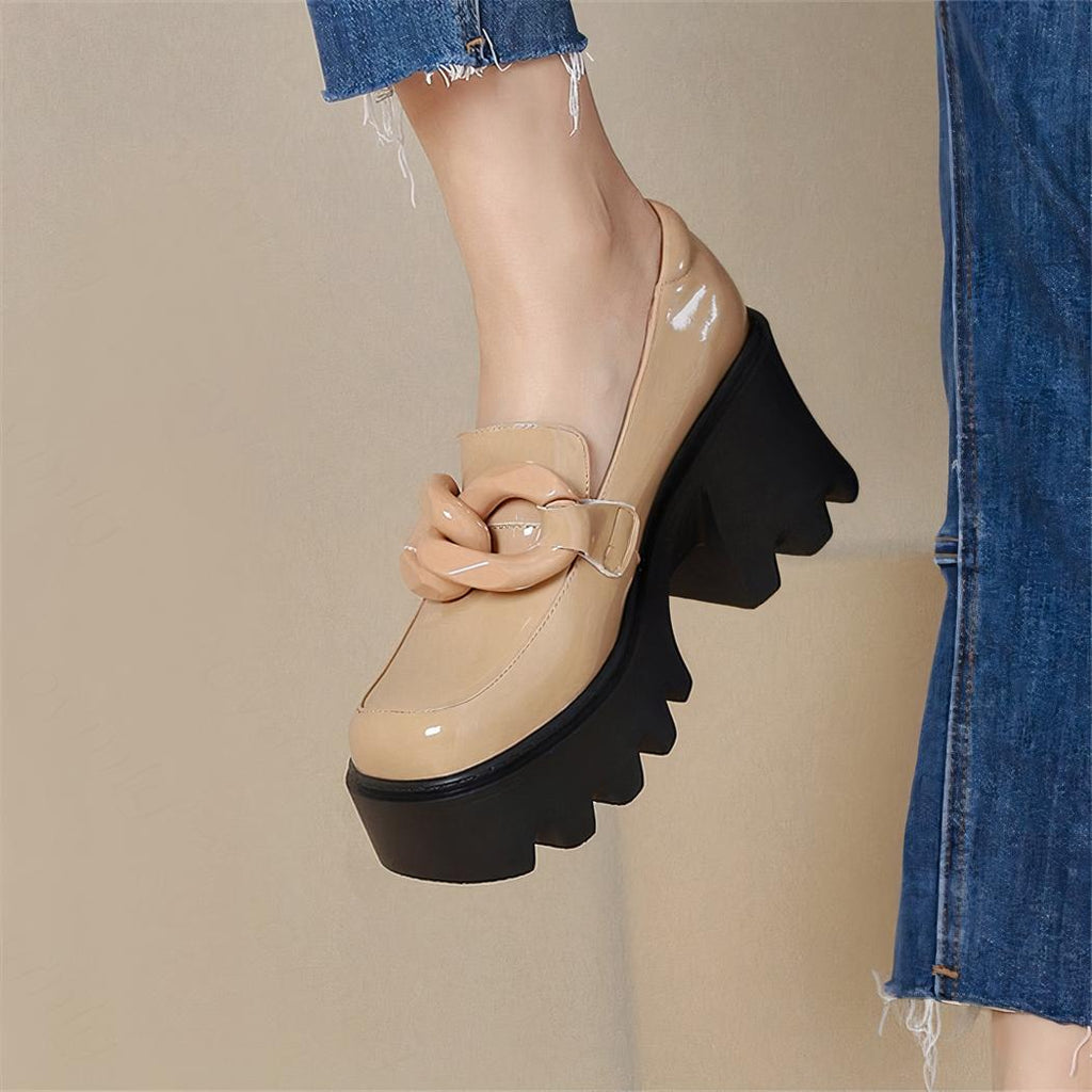 Mocassins vernis à semelle épaisse et grosse boucle